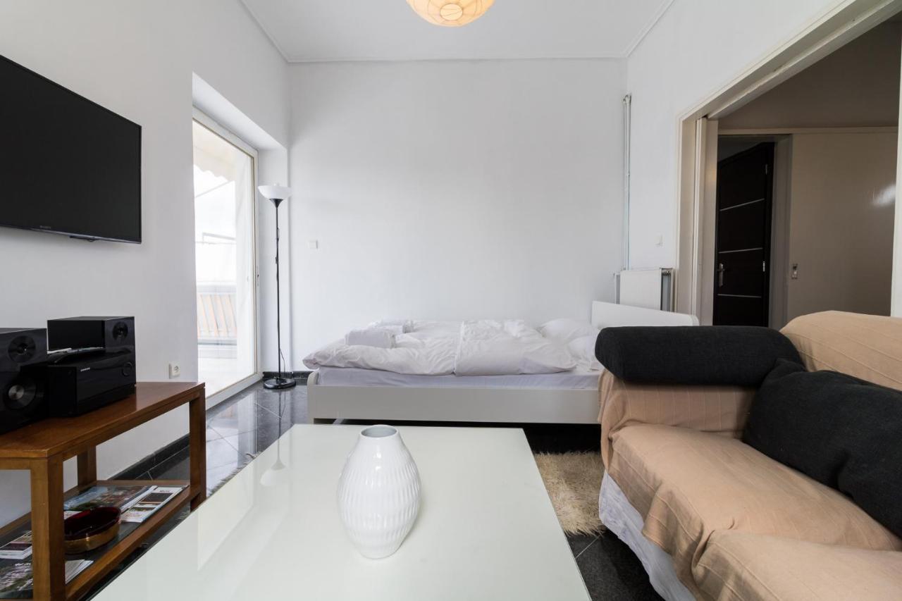 An Adorable Apartment In Атина Екстериор снимка