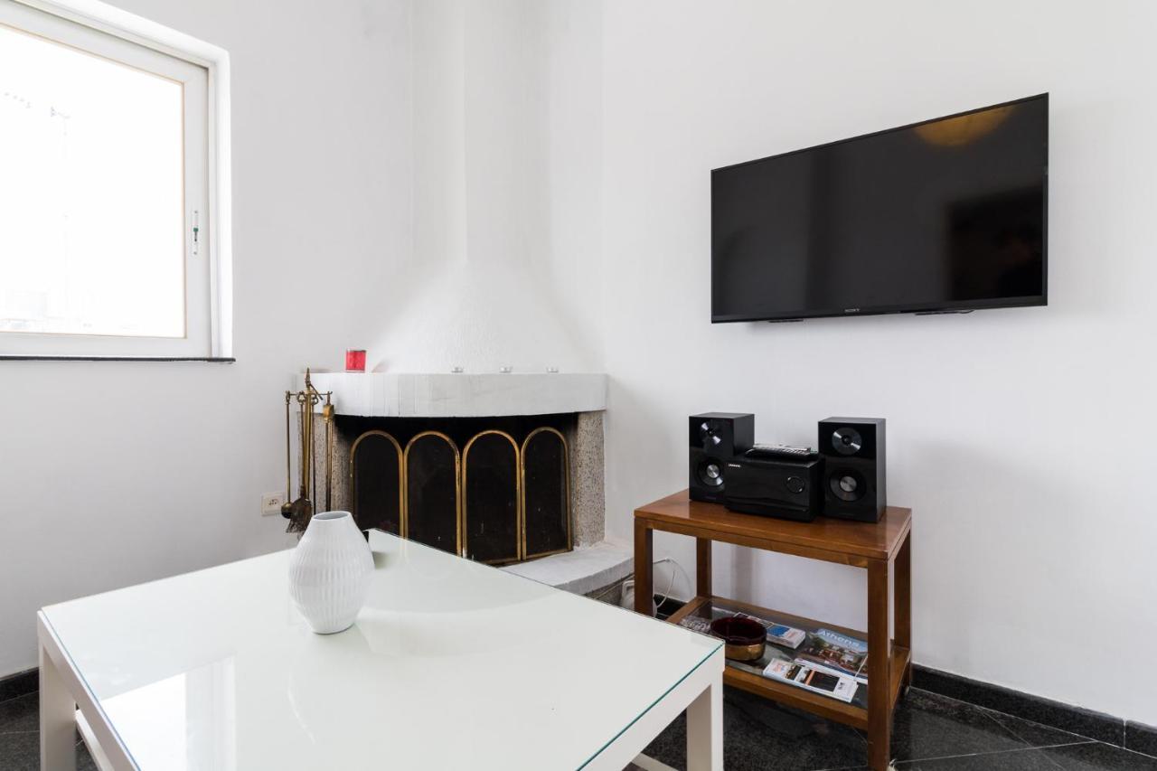 An Adorable Apartment In Атина Екстериор снимка