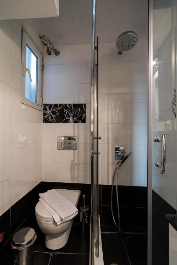 An Adorable Apartment In Атина Екстериор снимка