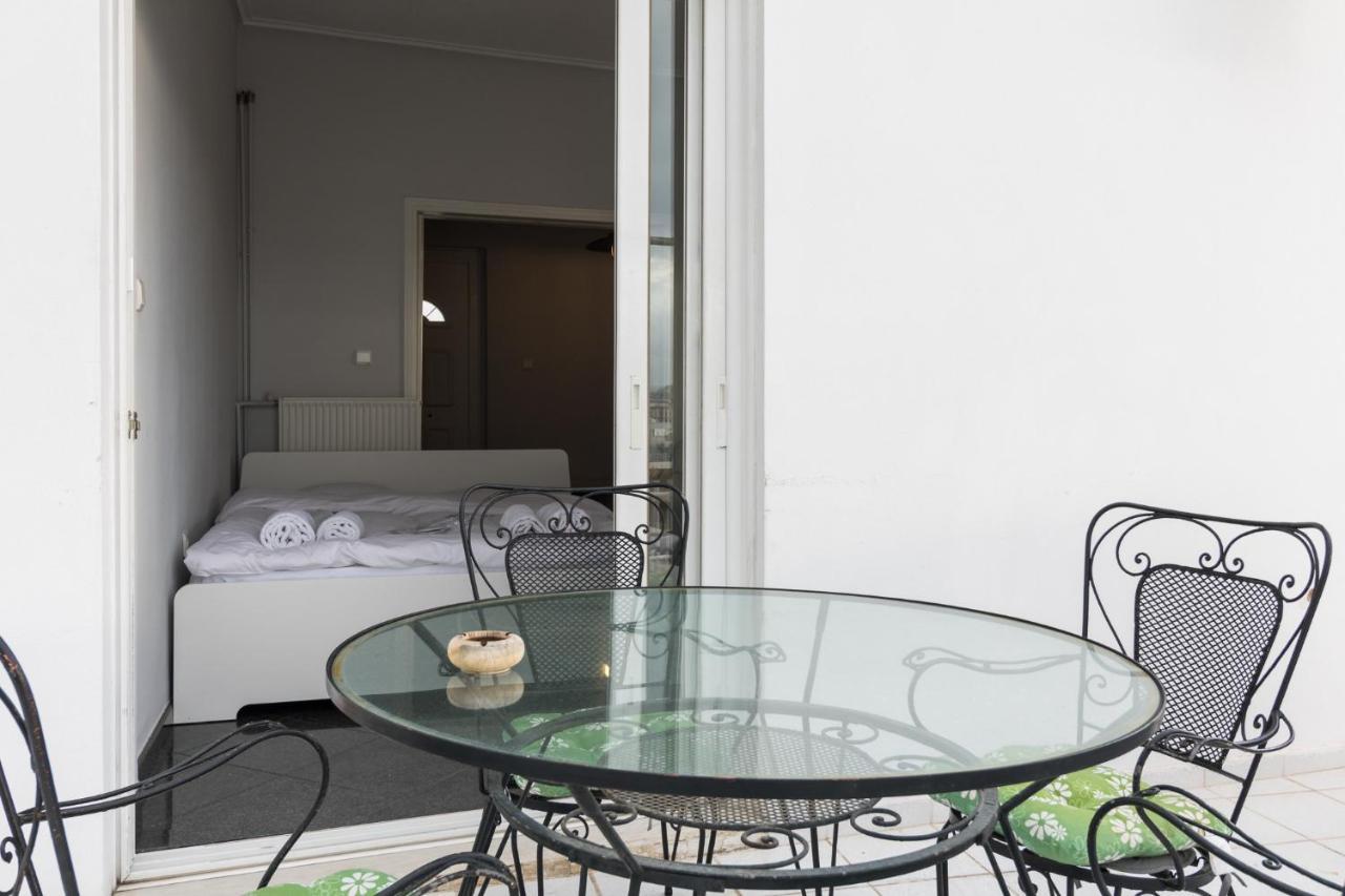 An Adorable Apartment In Атина Екстериор снимка