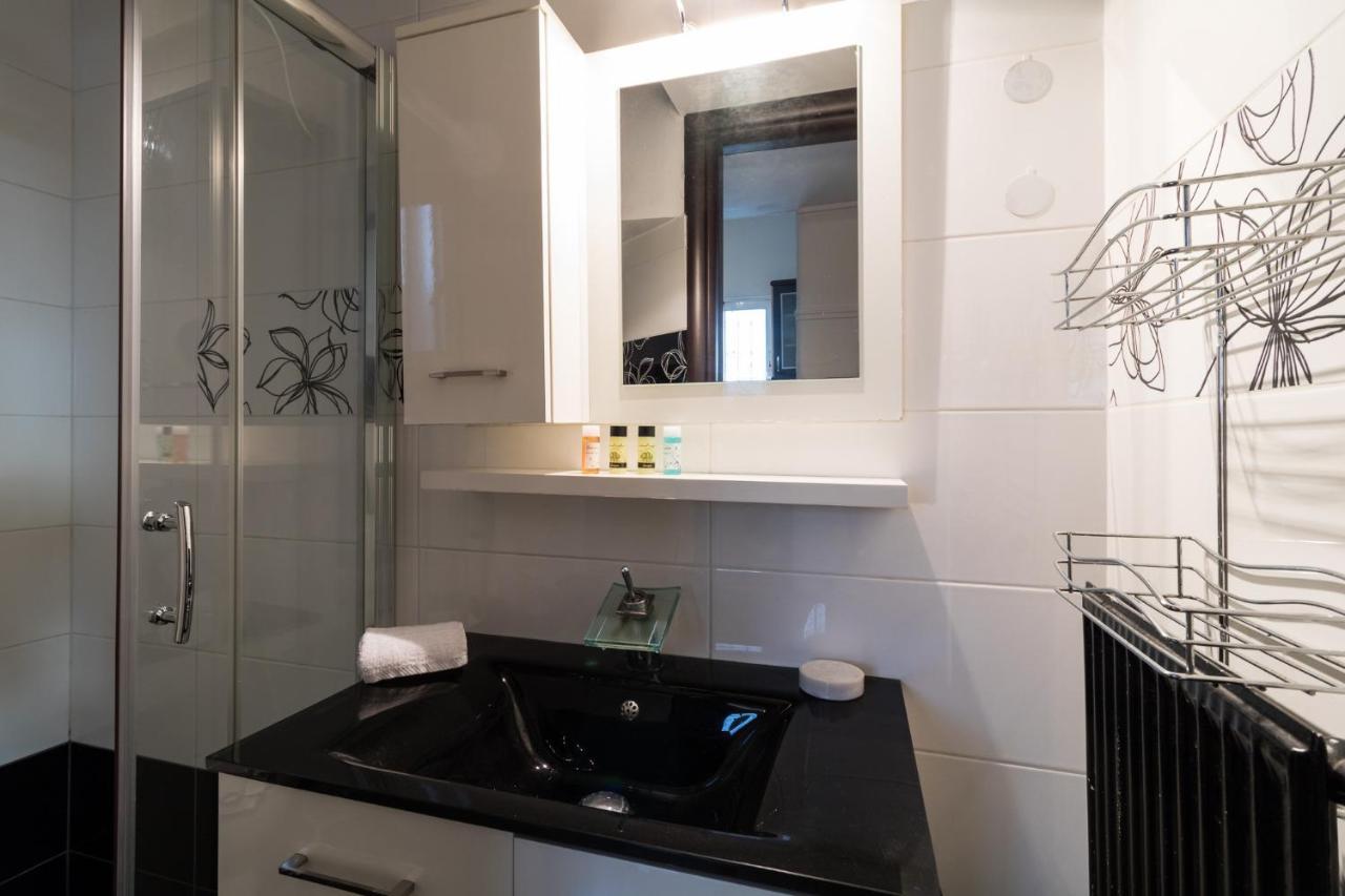 An Adorable Apartment In Атина Екстериор снимка